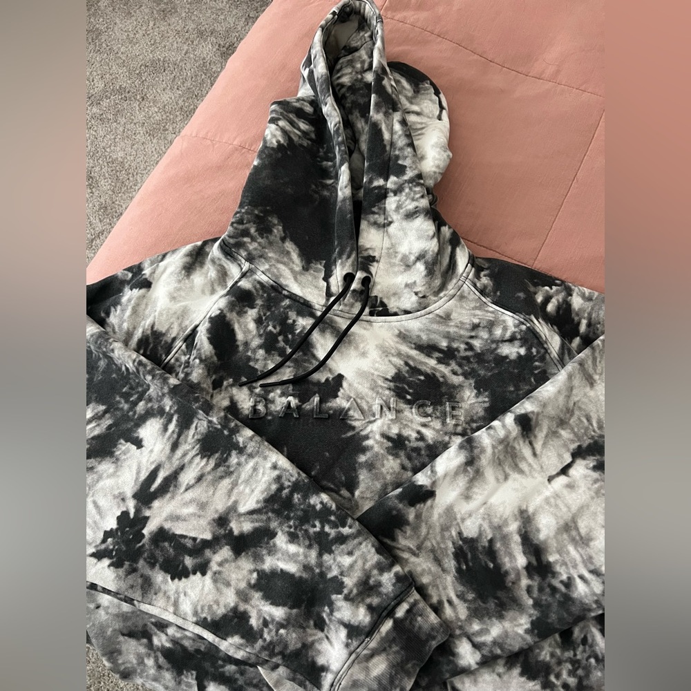 Balance Athletica men’s sweatshirt size XL tie dye